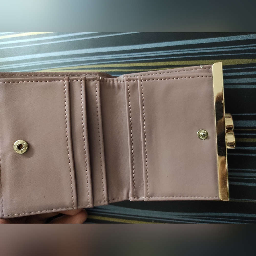 Accessorize London Bi Fold Wallet - Picture 4 of 9